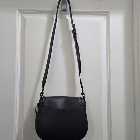 Elegant Navy Blue Leather Saddle Bag - Picture 3 of 8